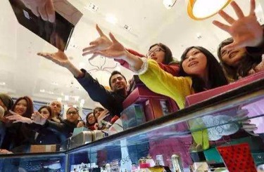 超级大鸡巴操女人精品视频中国人依然爱赴日旅游 消费已由爆买转向网购